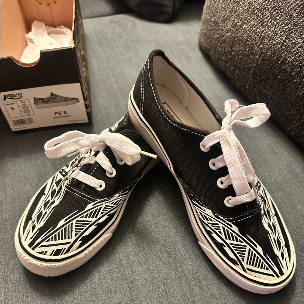 Kava Low Top Skate Shoes Sneakers Unisex Mens 4/ Womens 6 Black
Tribal Print